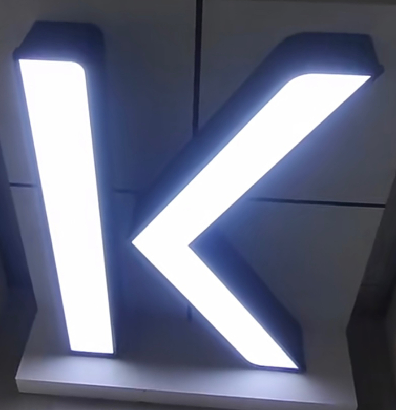 Panel Plexiglass Biru Dan Putih Perubahan Warna Tanda Biru Akrilik Untuk Penggunaan Malam
