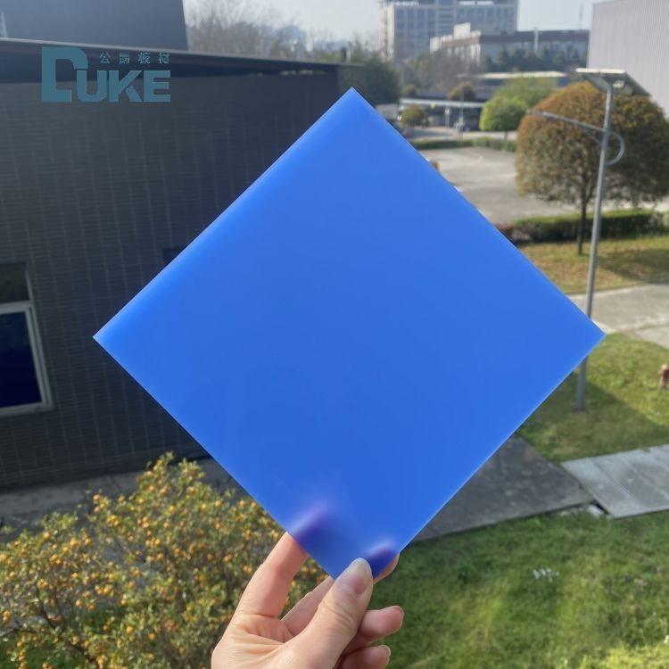 Panel Plexiglass Biru Dan Putih Perubahan Warna Tanda Biru Akrilik Untuk Penggunaan Malam